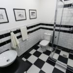 Дизайн ванной комнаты в стиле черно-белое домино