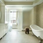Дизайн ванной комнаты в частном доме кафель и матовое стекло