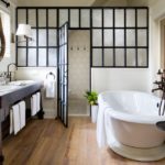Дизайн ванной комнаты в частном доме с перегородкой