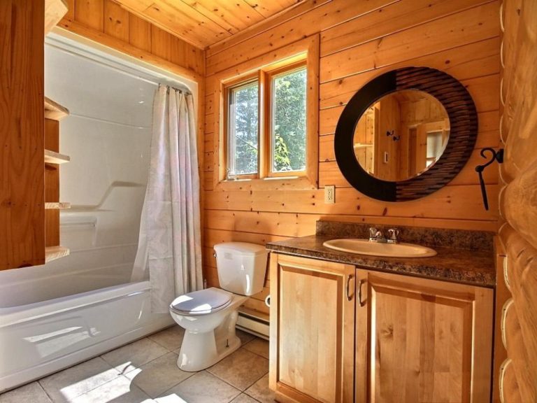 Фото ванная комната в доме из бревна фото
