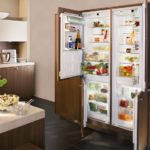 Холодильник в интерьере кухни двухсекционный встроенный