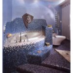 Мозаика в ванной комнате плавный переход фиолетового в синий