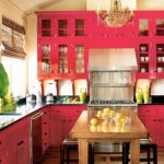 Сочетание цветов интерьер кухни малиновый красный на бежевом фоне