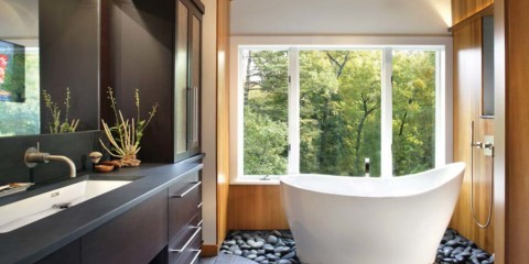 идеи интерьера ванной с окном