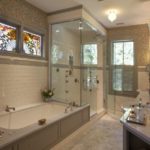 ванная комната с окном стильный дизайн