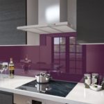 Фиолетовая кухня с с плитой