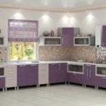 Фиолетовая кухня с лампами