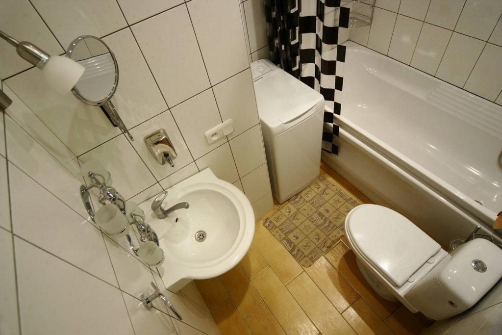 Дизайн ванной комнаты в хрущевке с маленькой раковиной