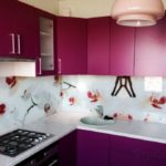Фиолетовая кухня с дизайном