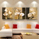 Картины в интерьере гостиной цветочный триптих