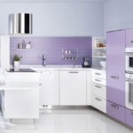 Светлая нежно-фиолетовая кухня