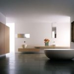 Современный дизайн ванной комнаты хай-тек и зеркало в багете