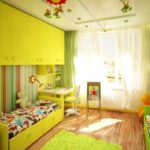 вариант яркого интерьера детской комнаты картинка