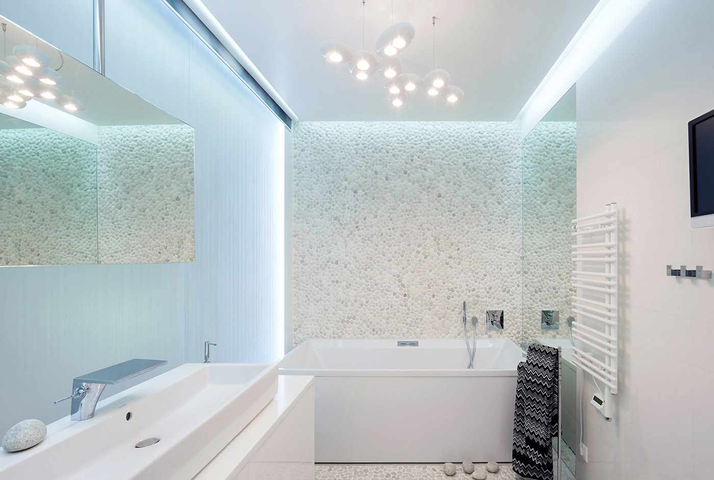 вариант необычного интерьера ванной комнаты