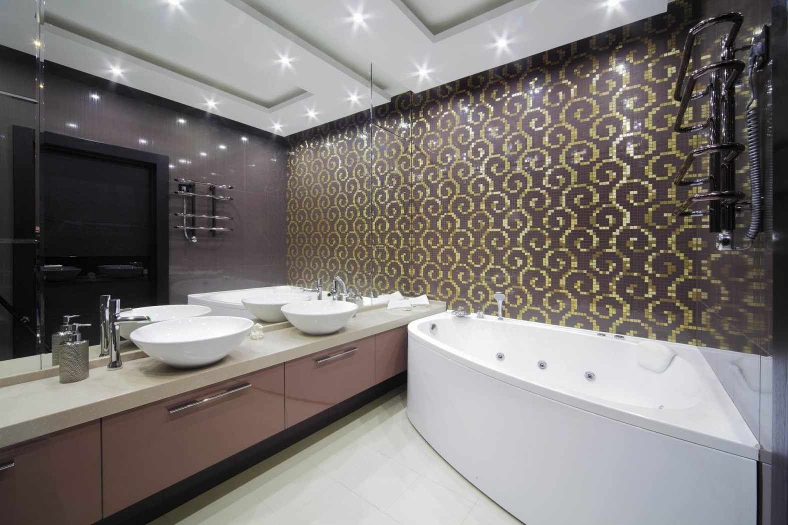 пример необычного дизайна ванной комнаты