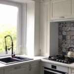 пример яркого интерьера кухни с газовым котлом фото