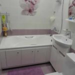 пример светлого стиля ванной комнаты с облицовкой плиткой фото
