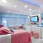 Сочетание розового цвета с голубым в спальной комнате