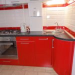 Кухонная мебель с красными фасадами