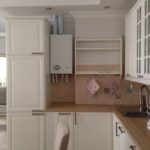 Высокий кухонный шкаф белого цвета