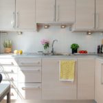 Кухонная мебель кремового окраса
