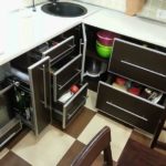 Система хранения кухонных принадлежностей с выдвижными ящиками