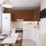 Сочетание коричневых шкафов с белыми тумбами кухонного гарнитура