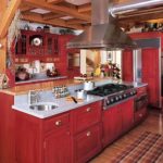 Красная кухня в стиле кантри