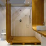 Оригинальный дизайн ванной комнаты с душевой кабиной