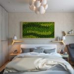 Деревянные полочки на стене спальни