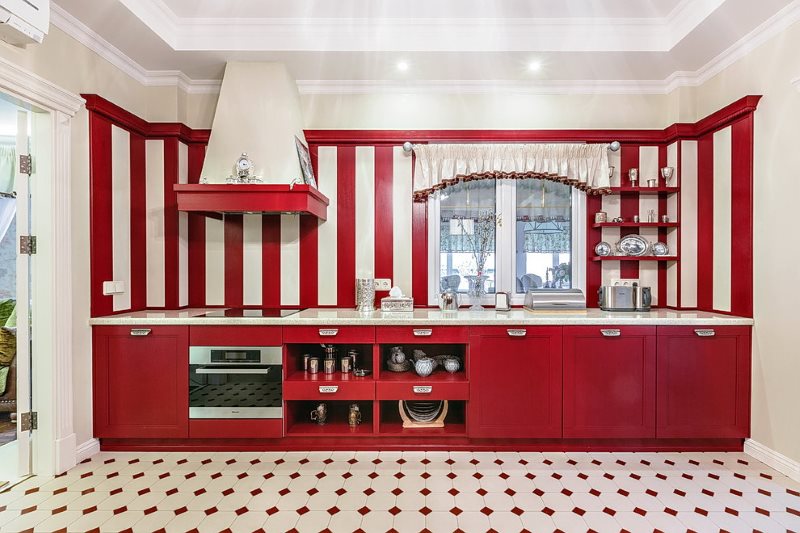 Дизайн кухни в красных и белых тонах