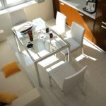 Кухонный стол со стеклянной столешницей