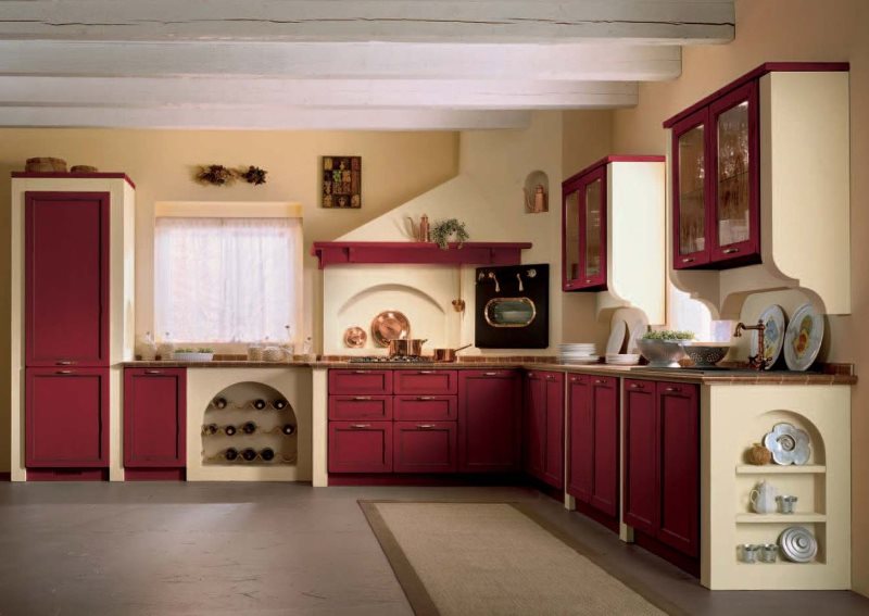 Просторная кухня в восточном стиле в бордово-бежевом цвете