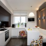 Белая мебель в кухне стиля минимализма