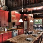 Кухонный гарнитур из красного дерева