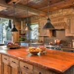 Кухонный остров с деревянной столешницей