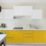 Желтая мебель в белой кухне