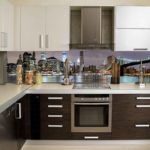 Кухонный гарнитур с комбинированными фасадами