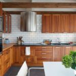 Деревянные фасады кухонного гарнитура