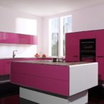 Дизайн кухни в стиле минимализма в розовых оттенках
