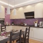 Фиолетовый фартук в белой кухне