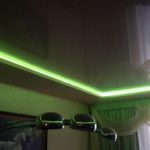 Зеленая подсветка натяжного потолка
