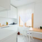 Дизайн маленькой кухни в белом цвете