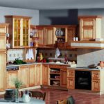 Кухонный гарнитур из натуральной древесины