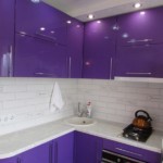 Фиолетовые фасады кухонной мебели