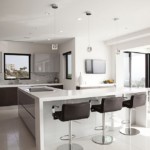 Дизайн кухни-столовой с панорамным окном