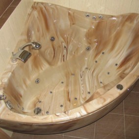 Каменная ванна угловой формы
