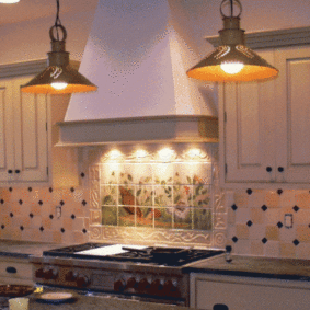 Подсветка варочной плиты на кухне классического стиля