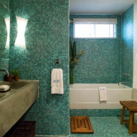Бирюзовая мозаика в ванной комнате