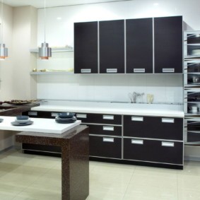 Кухонная мебель с черными фасадами